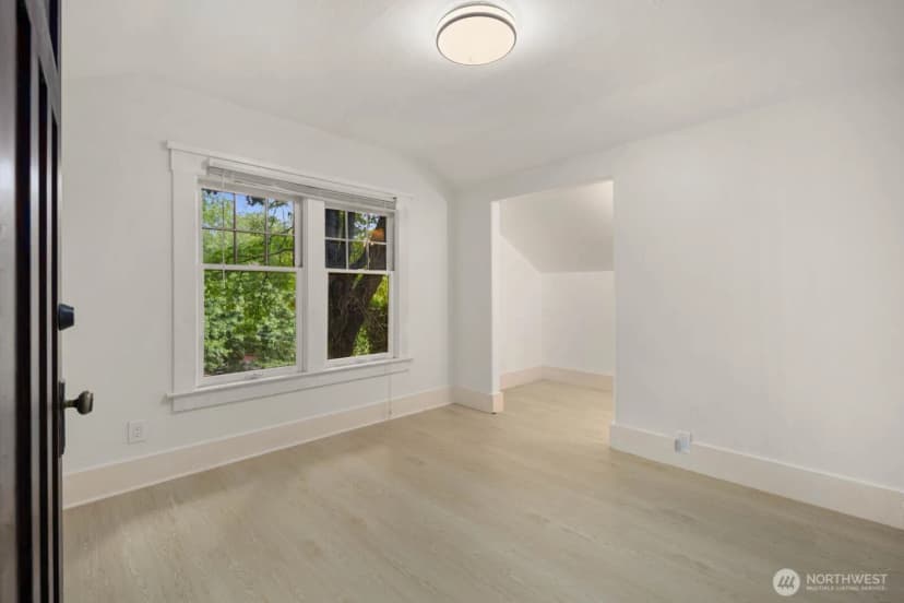 Property photo for 2109 Aurora Avenue N, Seattle photo 25