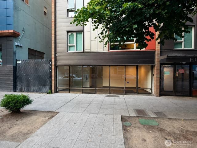 Property photo for 2519 1st Avenue #(r), Seattle photo 3