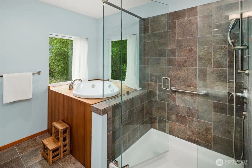 Property photo for 14730 75th Avenue Ne, Kenmore photo 26
