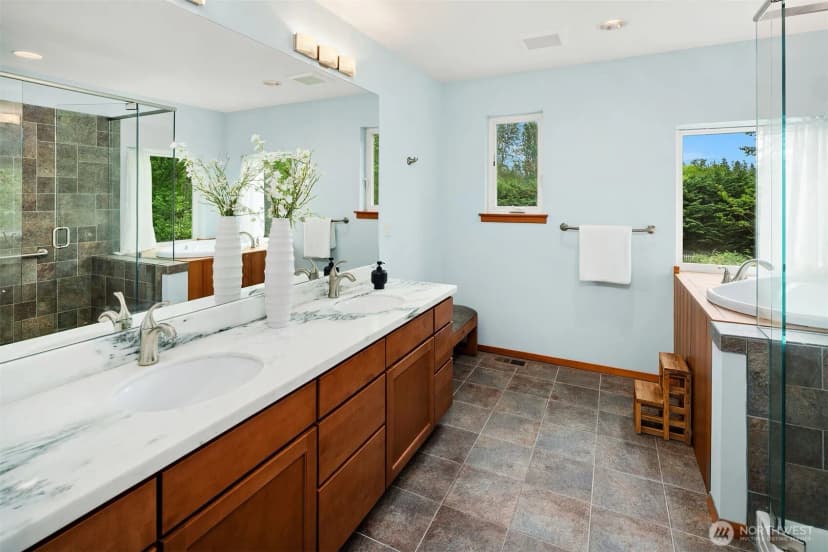 Property photo for 14730 75th Avenue Ne, Kenmore photo 25