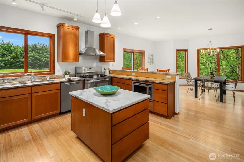 Property photo for 14730 75th Avenue Ne, Kenmore photo 12
