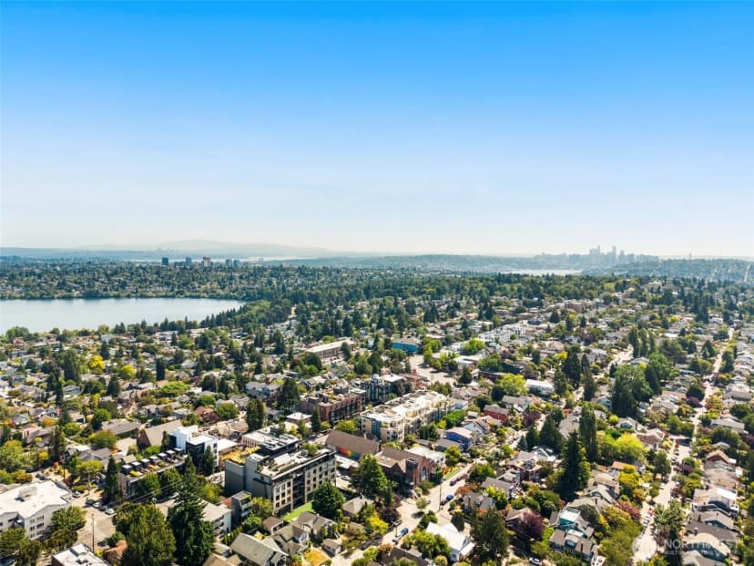 Property photo for 6801 Greenwood Avenue N #304, Seattle photo 23