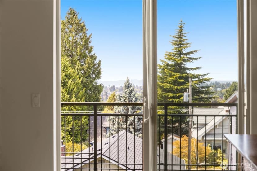 Property photo for 6801 Greenwood Avenue N #304, Seattle photo 14