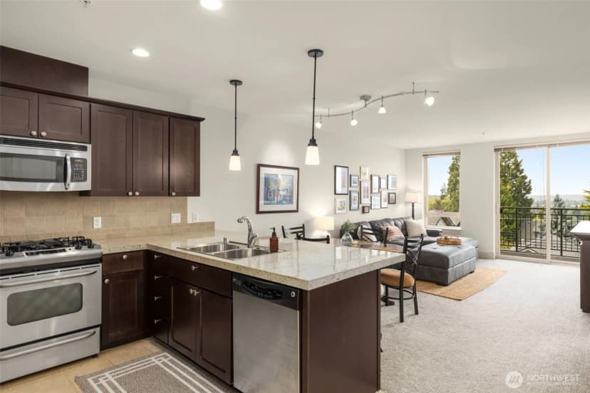 Property photo for 6801 Greenwood Avenue N #304, Seattle photo 4
