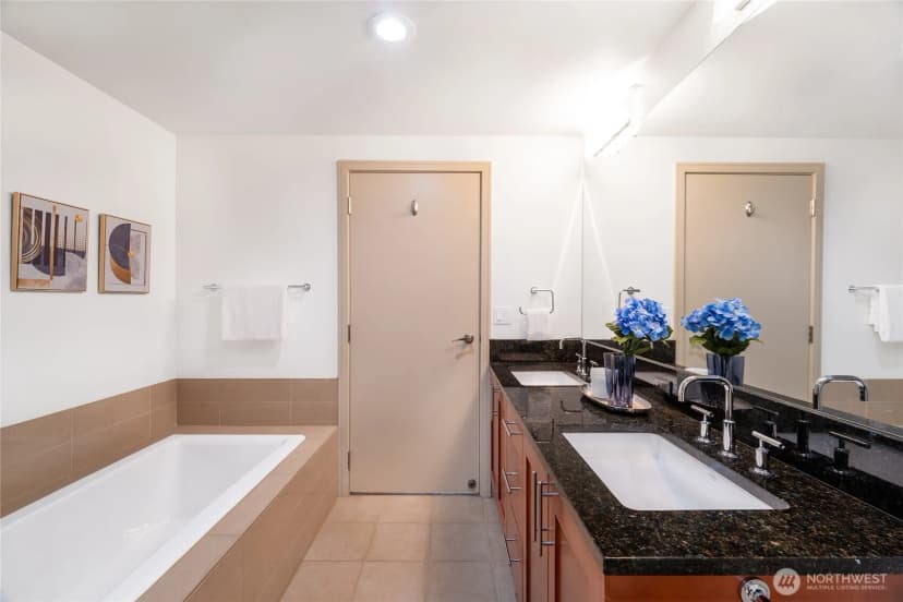 Property photo for 10650 Ne 9th Place #723, Bellevue photo 16