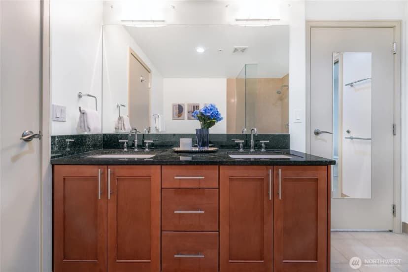 Property photo for 10650 Ne 9th Place #723, Bellevue photo 17