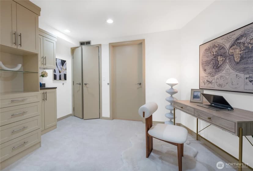 Property photo for 10650 Ne 9th Place #723, Bellevue photo 15