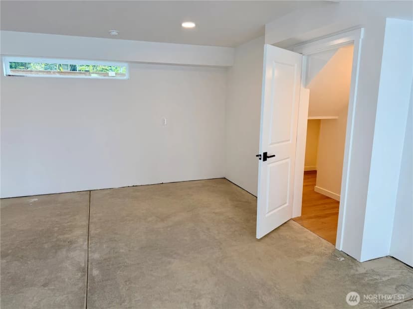 Property photo for 9725 4th Avenue W, Everett photo 27