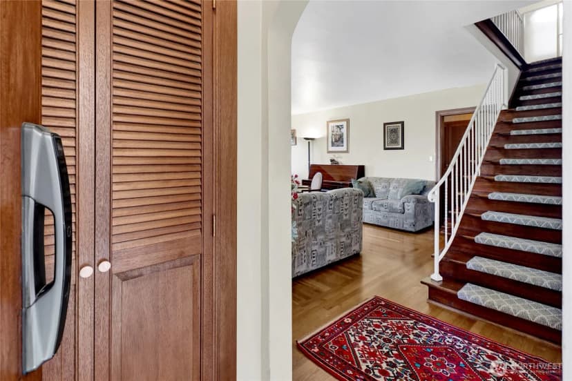 Property photo for 2900 Cornwall Avenue, Bellingham photo 2