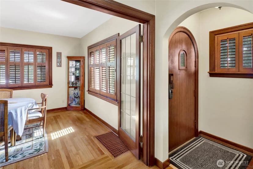 Property photo for 2900 Cornwall Avenue, Bellingham photo 3