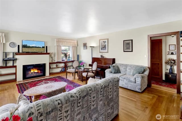 Property photo for 2900 Cornwall Avenue, Bellingham photo 4