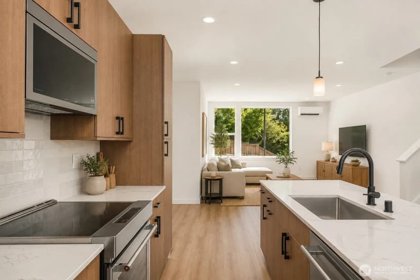 Property photo for 721 15th Avenue #b, Seattle photo 3
