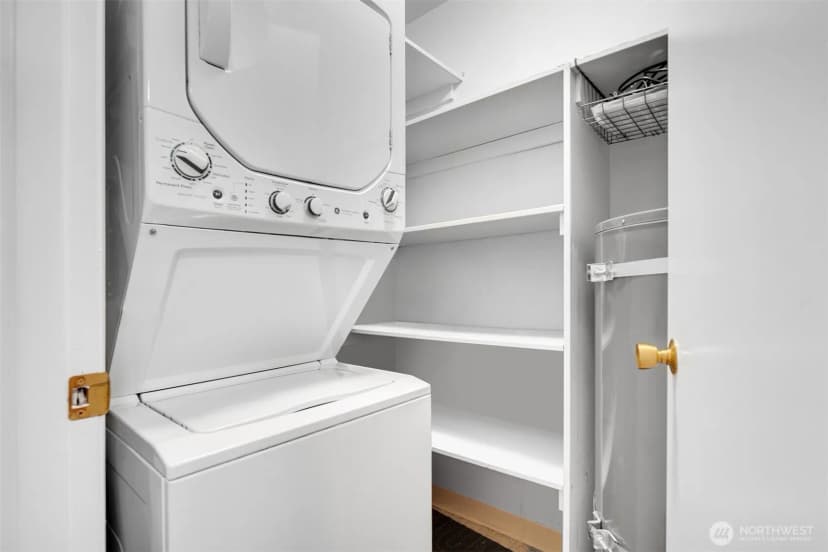 Property photo for 2501 Canterbury Lane E #320, Seattle photo 27