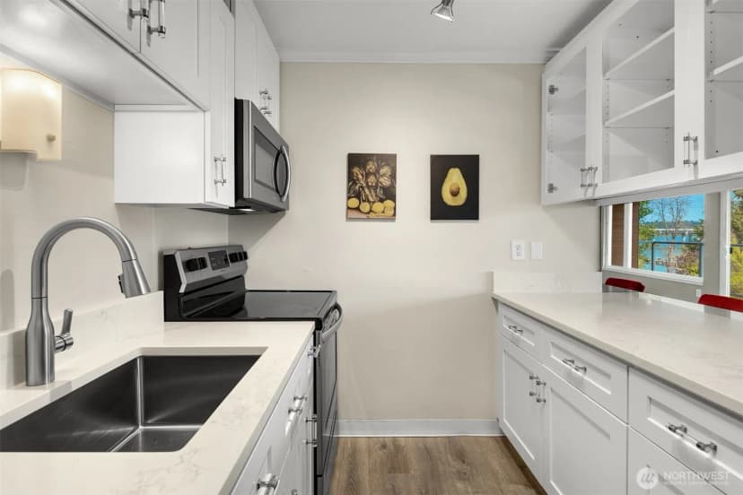 Property photo for 2501 Canterbury Lane E #320, Seattle photo 13