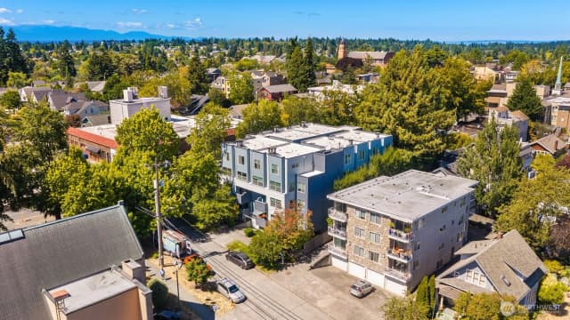 Property photo for 7600 Greenwood Avenue N #209, Seattle photo 2