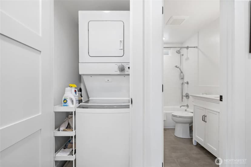 Property photo for 10112 Ne 68th Street Ne #4, Kirkland photo 24