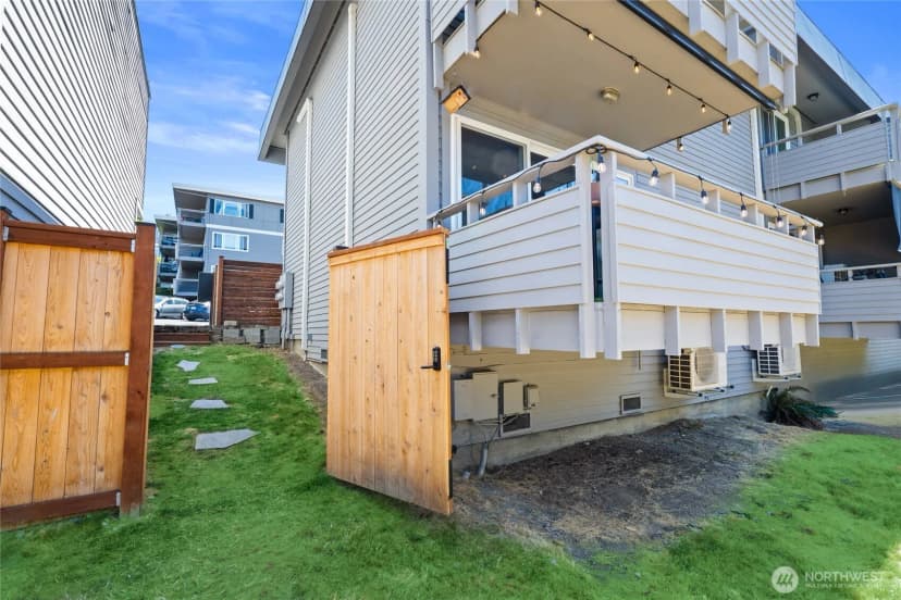Property photo for 10112 Ne 68th Street Ne #4, Kirkland photo 31