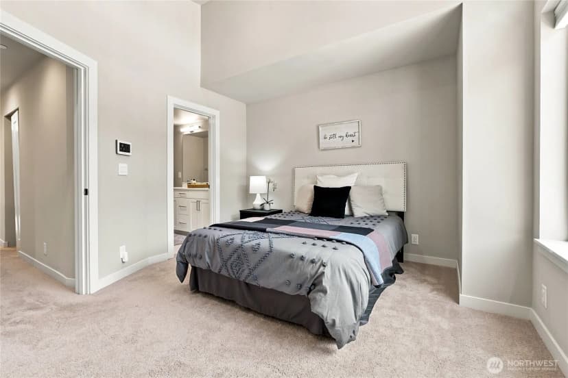 Property photo for 1946 Newport Way Nw #16, Issaquah photo 11