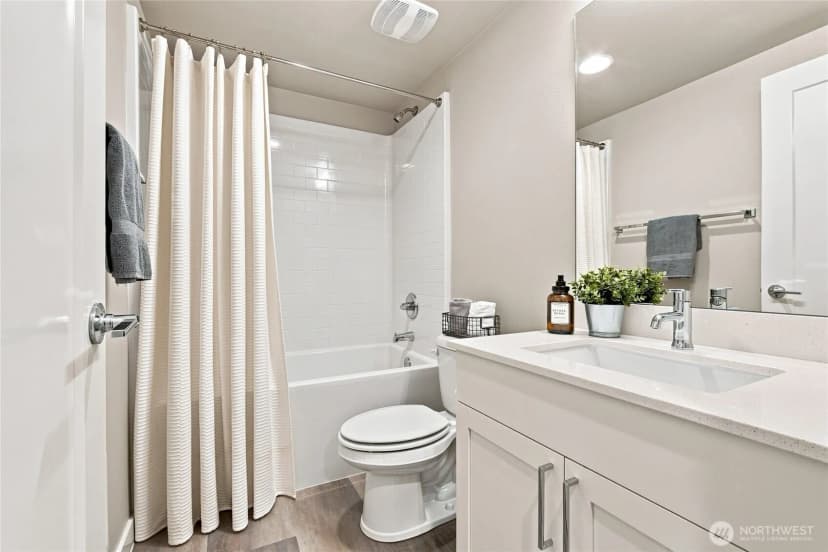 Property photo for 1946 Newport Way Nw #16, Issaquah photo 14