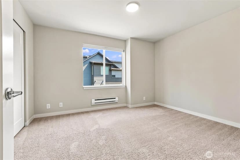 Property photo for 1946 Newport Way Nw #16, Issaquah photo 13