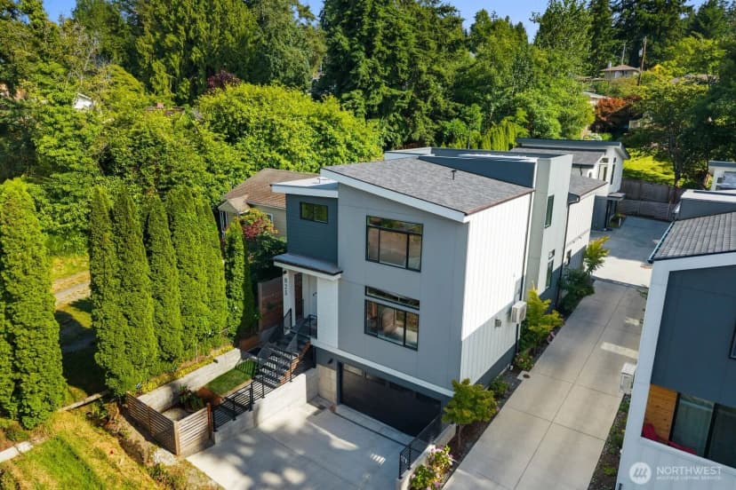 Property photo for 825 Ne 105th Street, Seattle photo 30