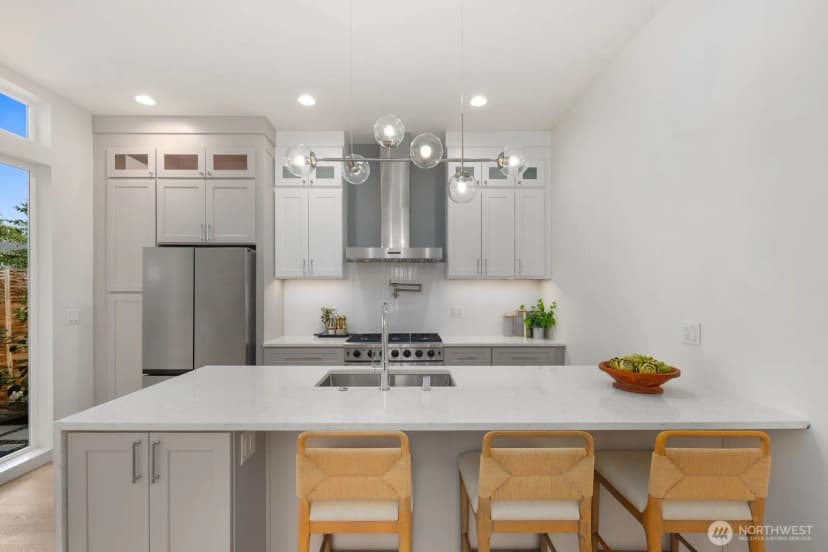Property photo for 825 Ne 105th Street, Seattle photo 10