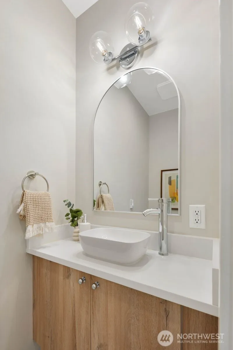 Property photo for 825 Ne 105th Street, Seattle photo 6