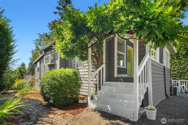 Property photo for 3943 S Orcas Street, Seattle photo 2