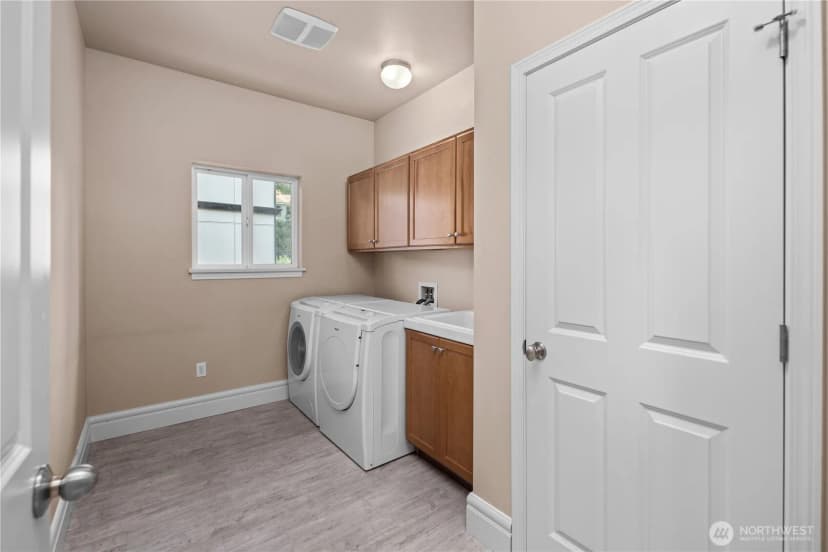 Property photo for 4047 Willams Avenue W, Seattle photo 25