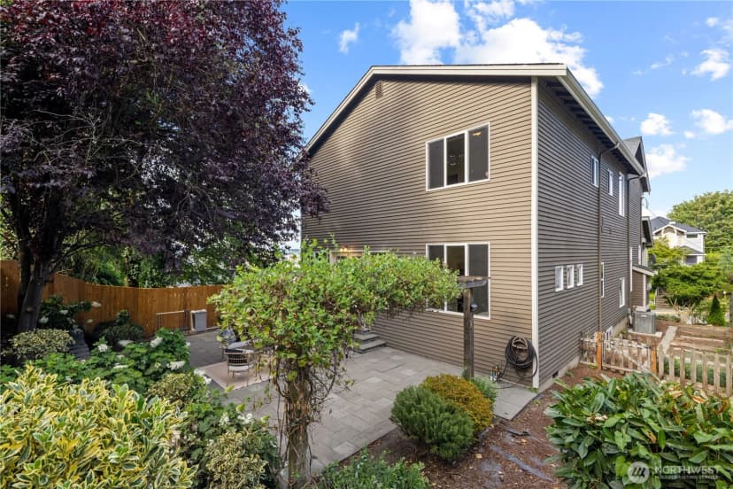 Property photo for 4047 Willams Avenue W, Seattle photo 37