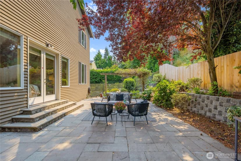 Property photo for 4047 Willams Avenue W, Seattle photo 8