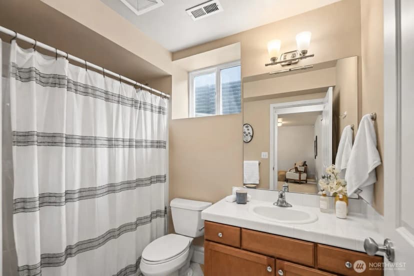 Property photo for 4047 Willams Avenue W, Seattle photo 33