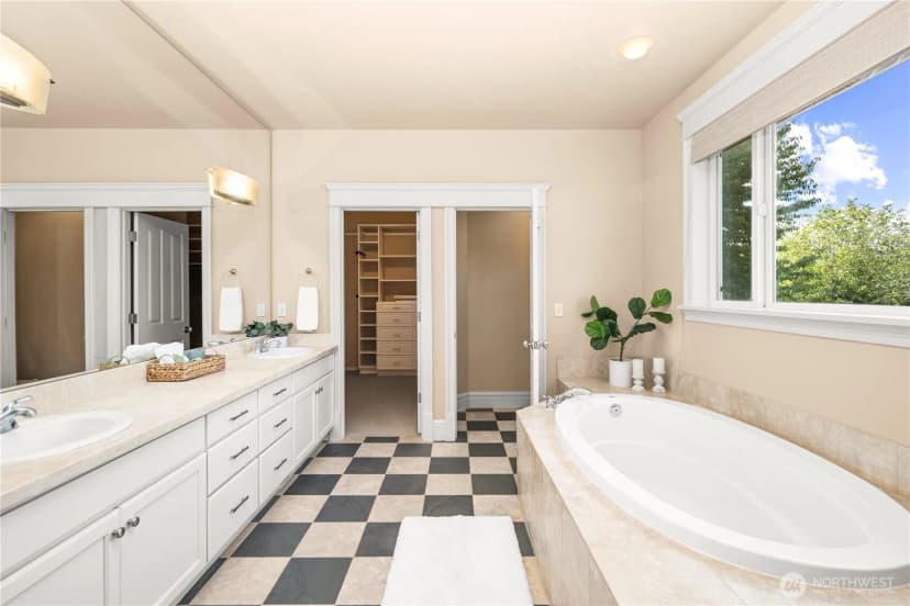 Property photo for 4047 Willams Avenue W, Seattle photo 29