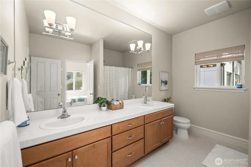 Property photo for 4047 Willams Avenue W, Seattle photo 24