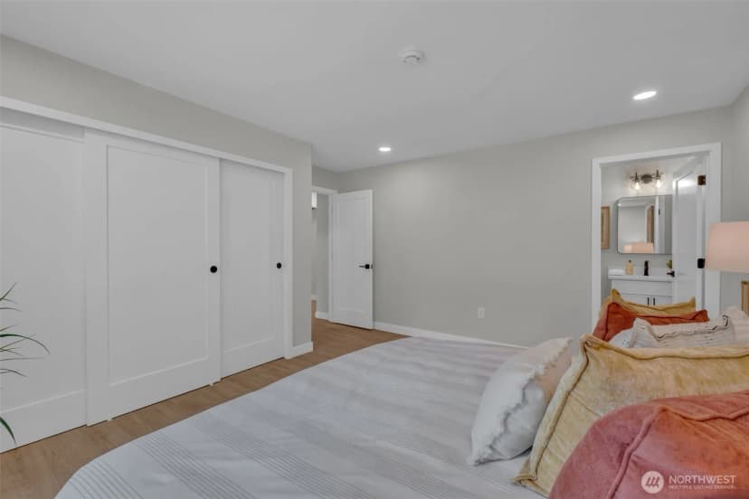 Property photo for 11701 100th Avenue Ne #5, Kirkland photo 6