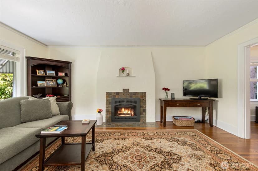 Property photo for 2910 W Crockett Street, Seattle photo 7