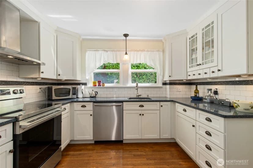 Property photo for 2910 W Crockett Street, Seattle photo 13