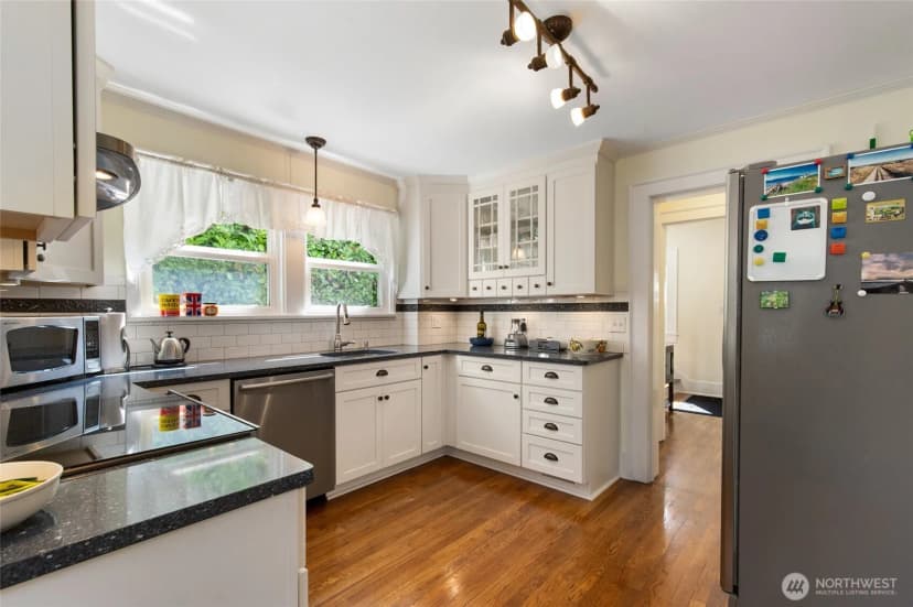 Property photo for 2910 W Crockett Street, Seattle photo 14