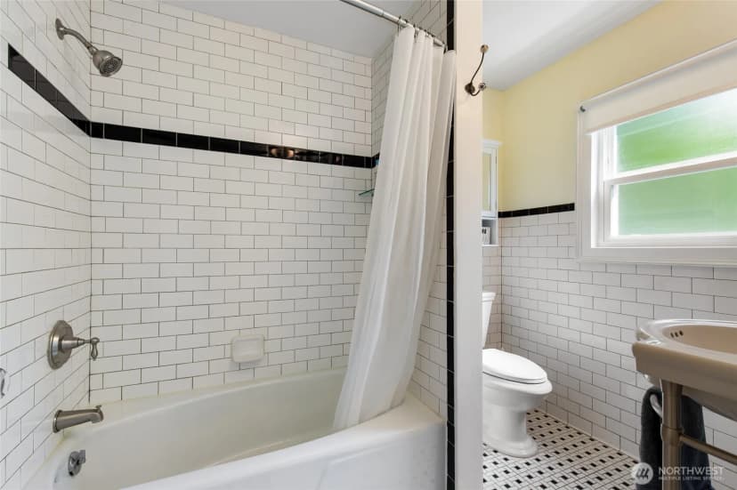Property photo for 2910 W Crockett Street, Seattle photo 22