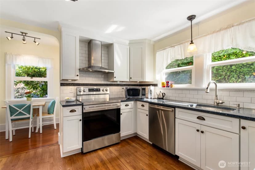 Property photo for 2910 W Crockett Street, Seattle photo 15