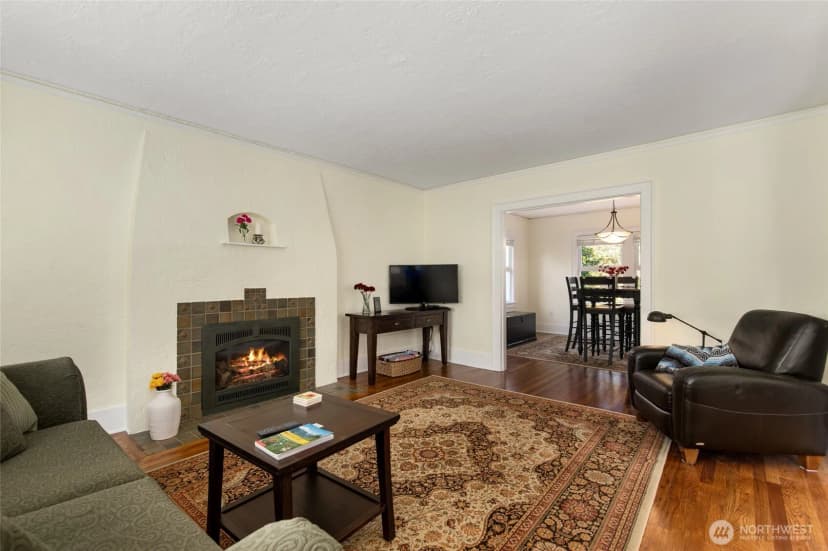 Property photo for 2910 W Crockett Street, Seattle photo 8