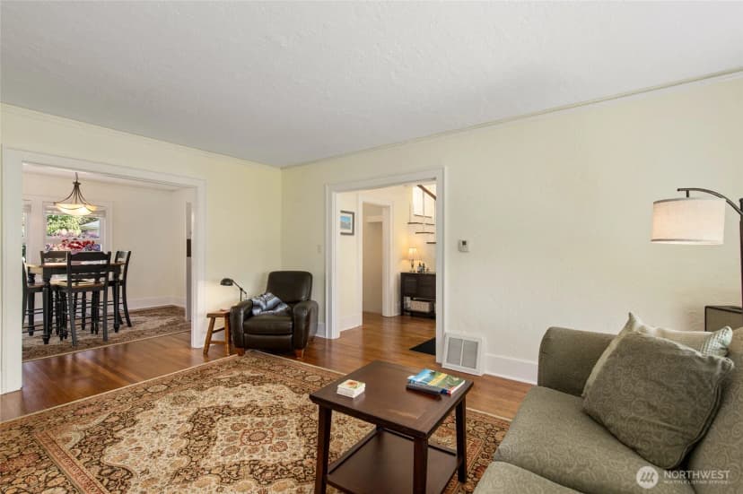 Property photo for 2910 W Crockett Street, Seattle photo 9