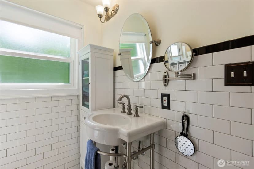 Property photo for 2910 W Crockett Street, Seattle photo 21