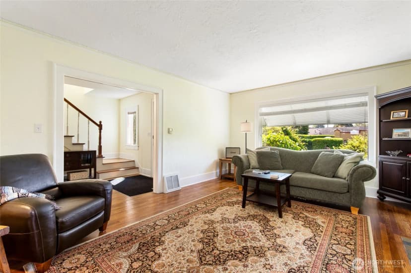 Property photo for 2910 W Crockett Street, Seattle photo 10