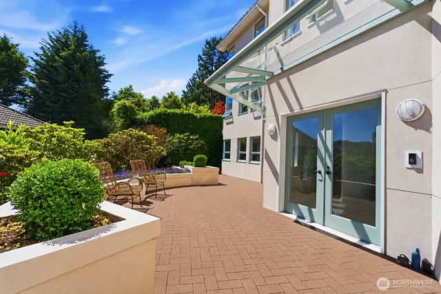 Property photo for 7432 E Mercer Wy, Mercer Island photo 3