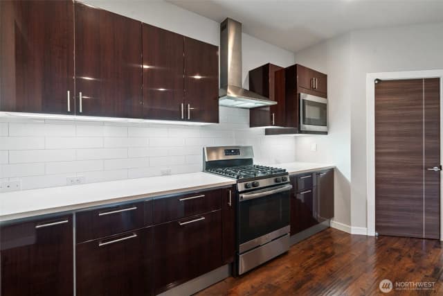 Property photo for 5311 48th Street W, University Place photo 3