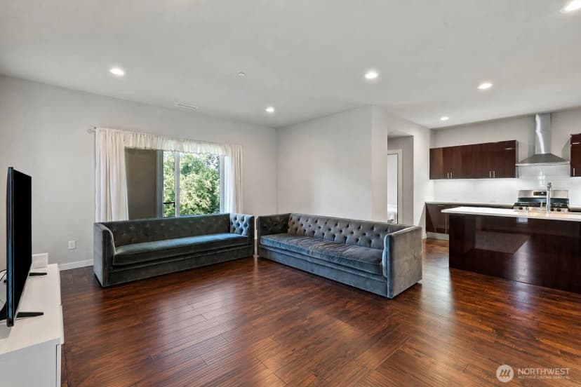 Property photo for 5311 48th Street W, University Place photo 2