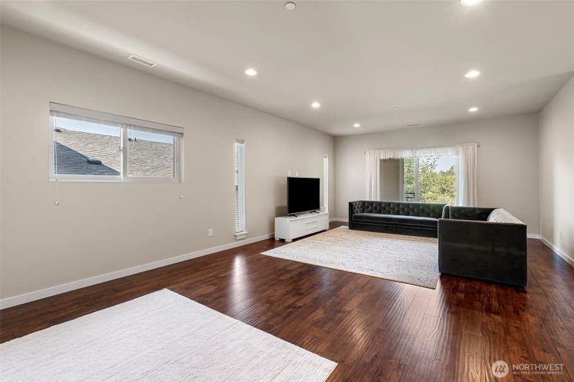 Property photo for 5311 48th Street W, University Place photo 4