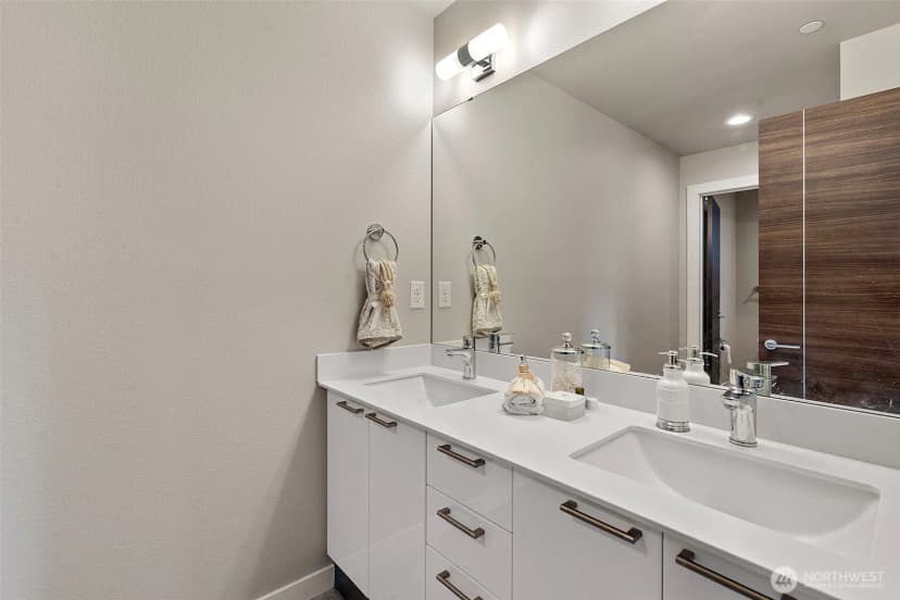 Property photo for 5311 48th Street W, University Place photo 10