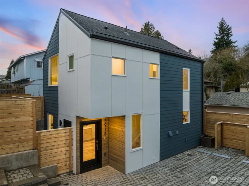 Property photo for 3918 S Juneau Street, Seattle